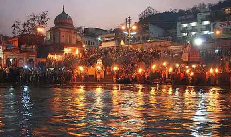 भारतमा तीस गुणाले बढ्यो संक्रमण, तर गंगामा स्नान गर्न लाखौंको भिड