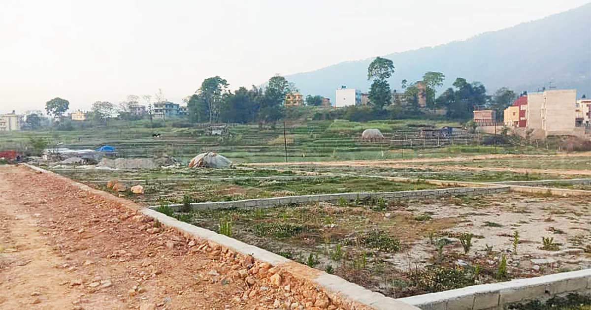 बाह्रसय लालपुर्जाविहीन तर छानबिन टोली सदरमुकाम फिर्ता