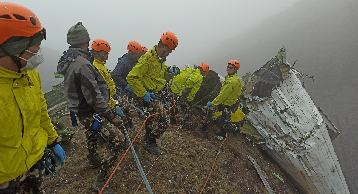 विमान दुर्घटना : यसरी गरेको थियो नेपाली सेनाले शव सङ्कलन र उद्धार (तस्वीरहरू)