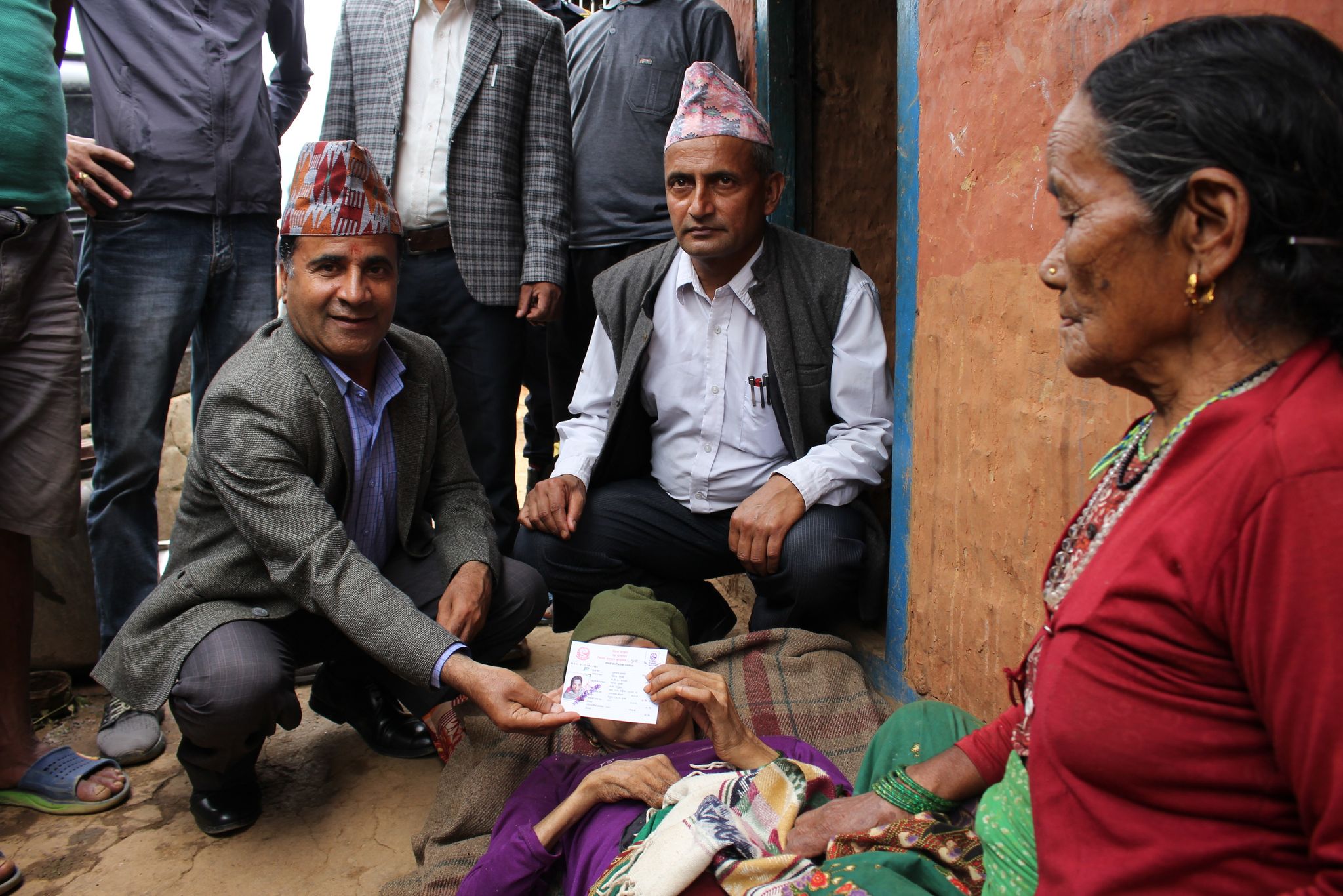 गणतन्त्र दिवसले दिएको खुसी : ४८ वार्षिय गुल्मीकी आचार्यलाई नेपाली नागरिकता