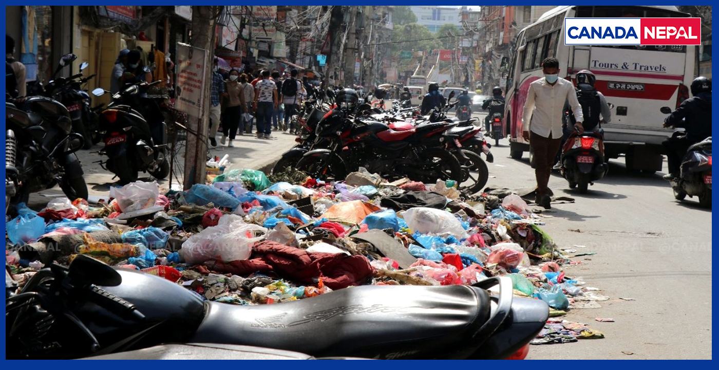 काठमाडौँमा जताततै फोहरको डंगुर, उठाइ सक्न अझै एक हप्ता लाग्ने 