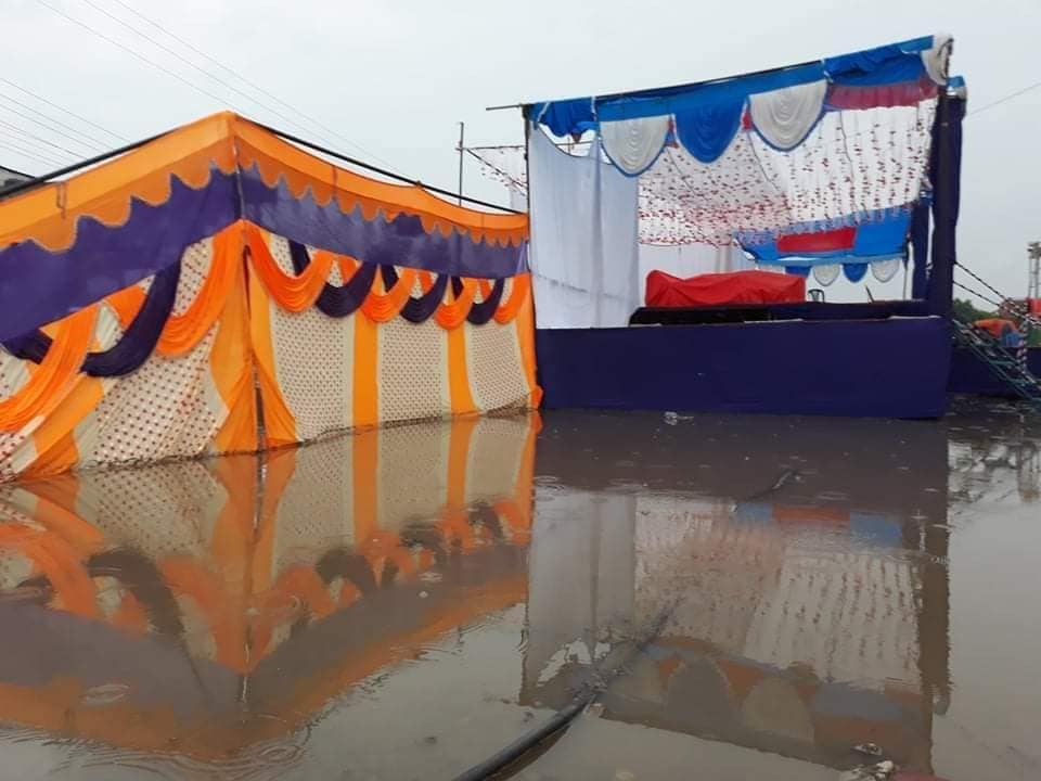 भरतपुरमा सत्ता गठबन्धनले चुनावी सभा गर्ने ठाउँमा पानी नै पानी