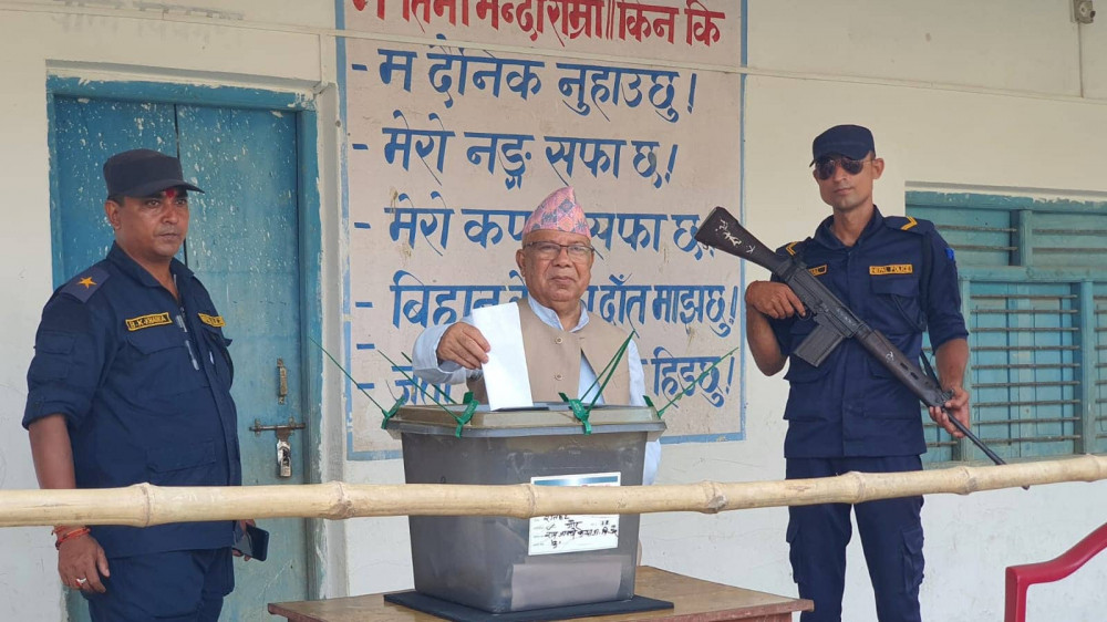नेकपा एसका अध्यक्ष माधव नेपालले हाले भोट