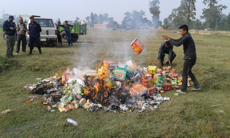 बजार अनुगमन : म्याद गुज्रेको सामान नष्ट