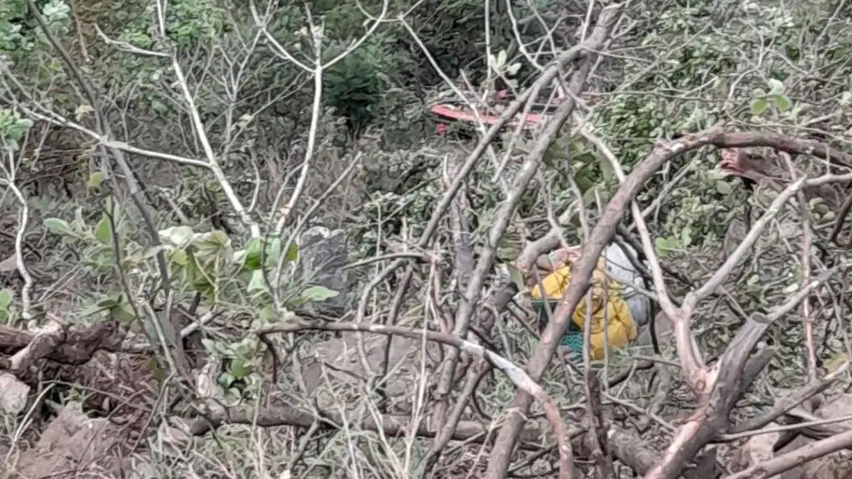 भारतको उत्तराखण्डमा तीर्थयात्री सवार बस दुर्घटना हुँदा २६ जनाको मृत्यु