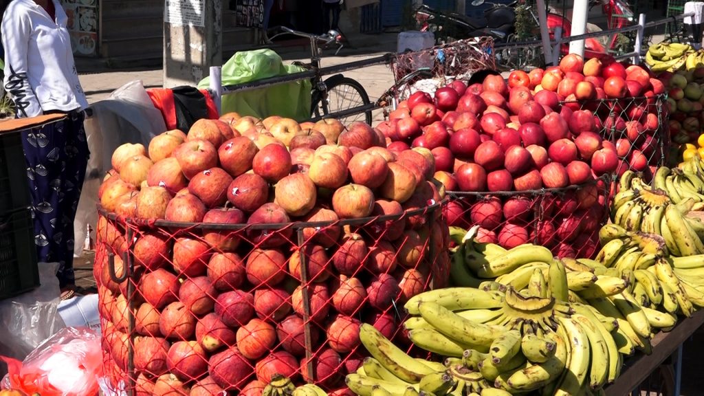 ११ महिनामा नेपालीले खाए १६ अर्बको आयातित फलफूल