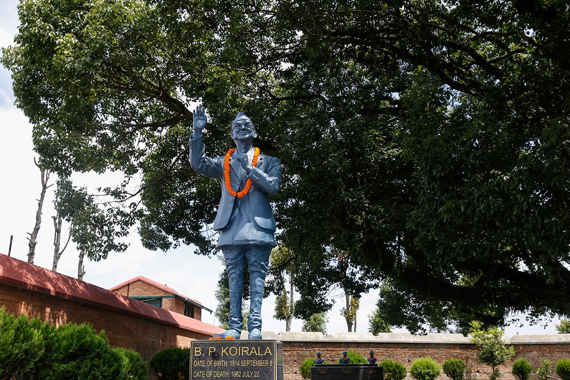 स्मृति दिवसमा बिपीको सालिकमा माल्यार्पण