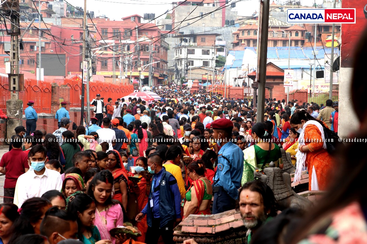 पशुपति क्षेत्रमा विगतका सोमबारभन्दा बढी भक्तजन र बोल बम यात्री