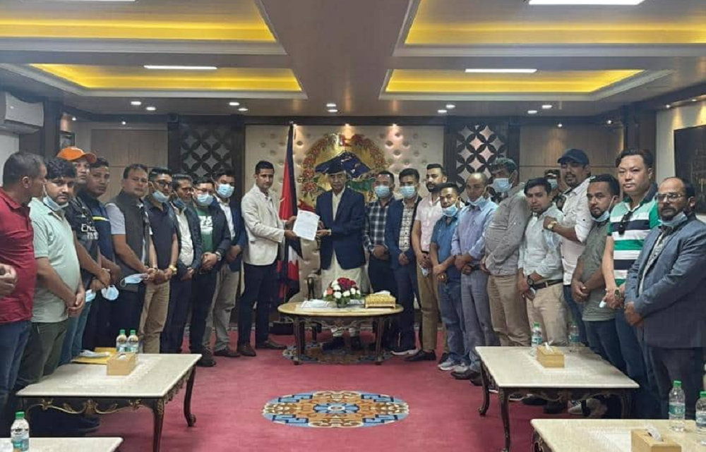 गभर्नरबारे कानुनविदसँग परामर्श गरेर अघि बढ्छु : प्रधानमन्त्री