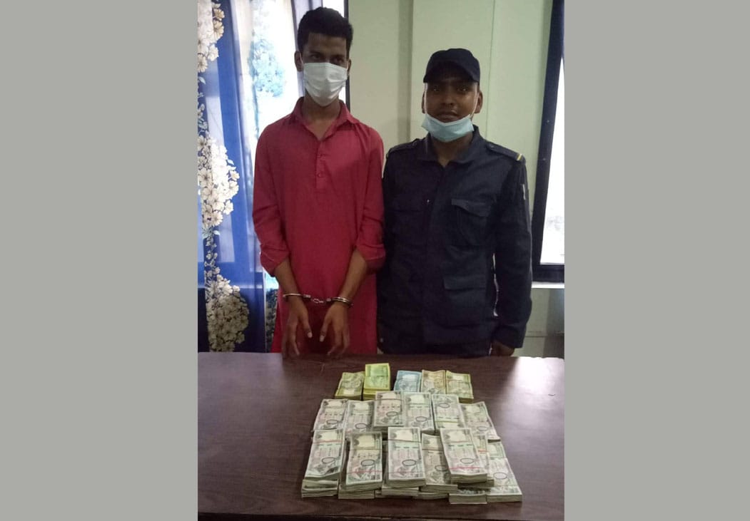 स्रोत नखुलेको झण्डै २४ लाख नेपाली रुपैयाँसहित एक भारतीय युवक पक्राउ