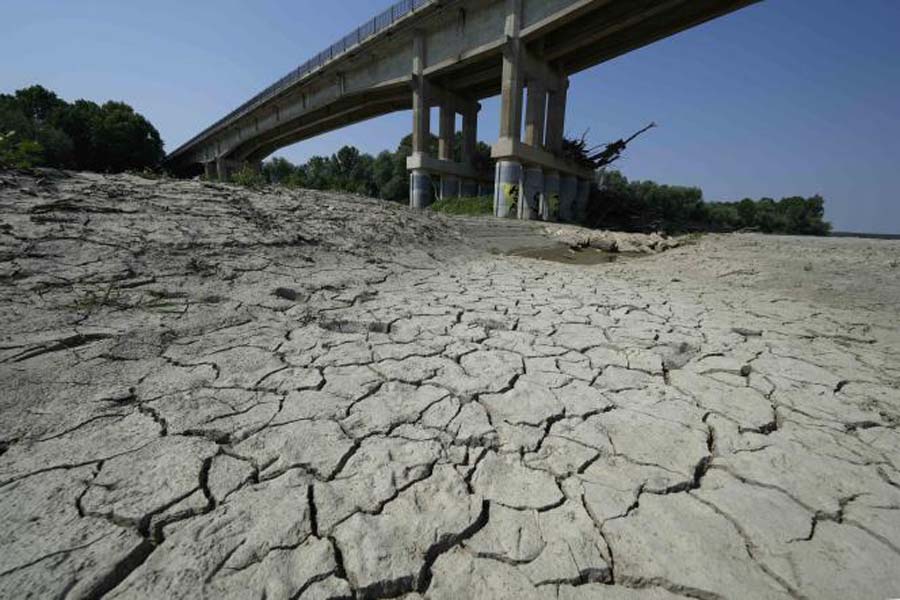 खडेरीको मारमा युरोप, झण्डै आधा क्षेत्र जोखिममा