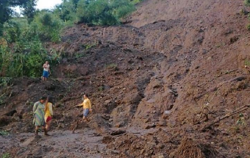 खोटाङमा पहिरोका कारण ६ घरपरिवार विस्थापित