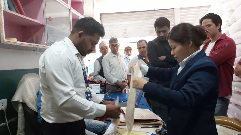 बागलुङमा प्लास्टिकको चामल भेटियो, परीक्षणका लागि नमुना पठाइयो