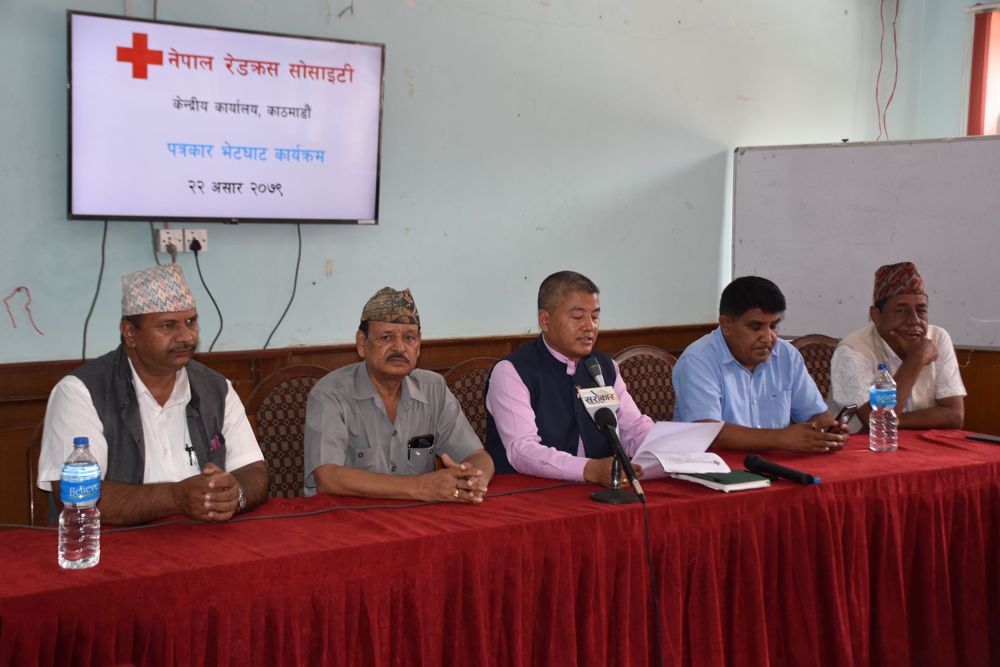 म्याद सकिएको समितिले रेडक्रसको छवि बिगारेको नयाँ तदर्थ समितिको आरोप
