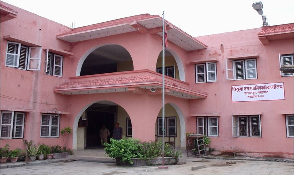 निष्काशित कर्मचारीको धर्ना र तालाबन्दीले एक हप्तादेखि नगरपालिका ठप्प