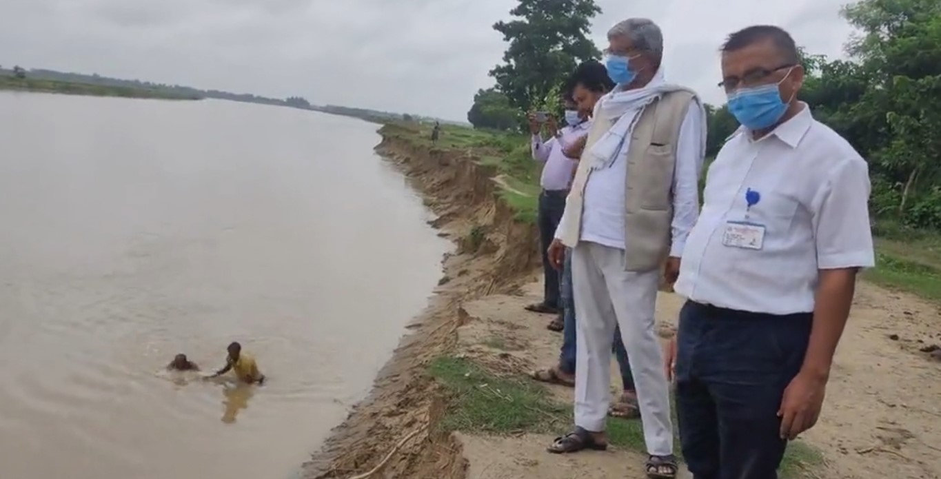 वाणगङ्गा नदी कटानले बस्ती जोखिममा