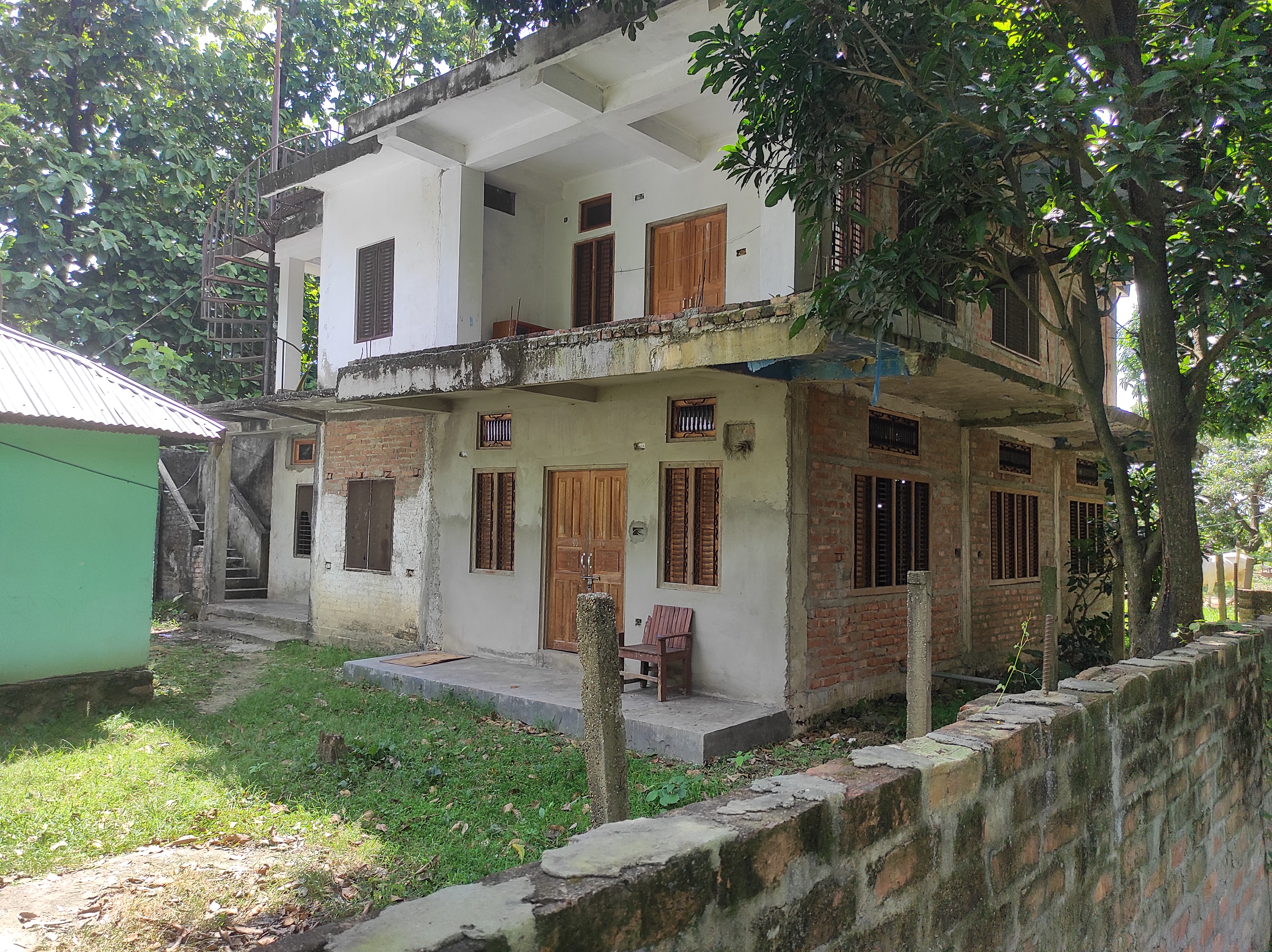 नेता गिरीको आश्रममा सन्नाटा