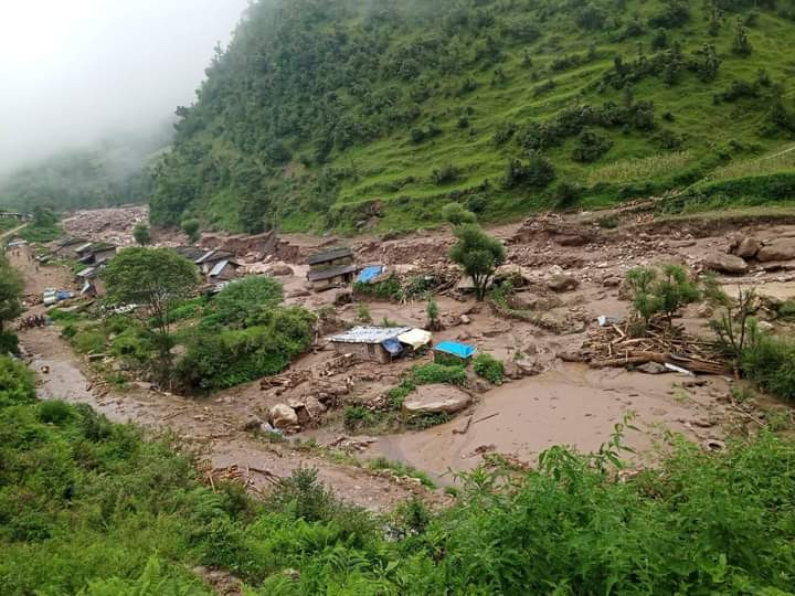 बर्खामा झस्काइ रहन्छ भुजीखोलाले