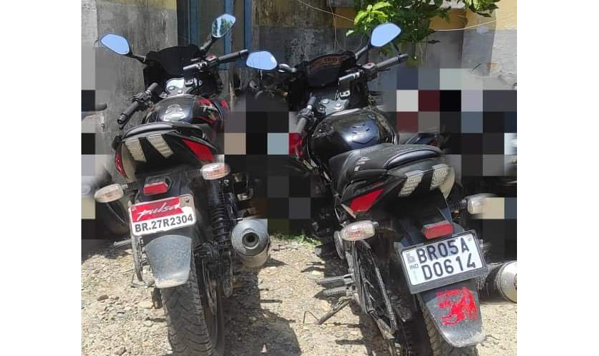 चोरीको मोटरसाइकलसहित दुई जना पक्राउ