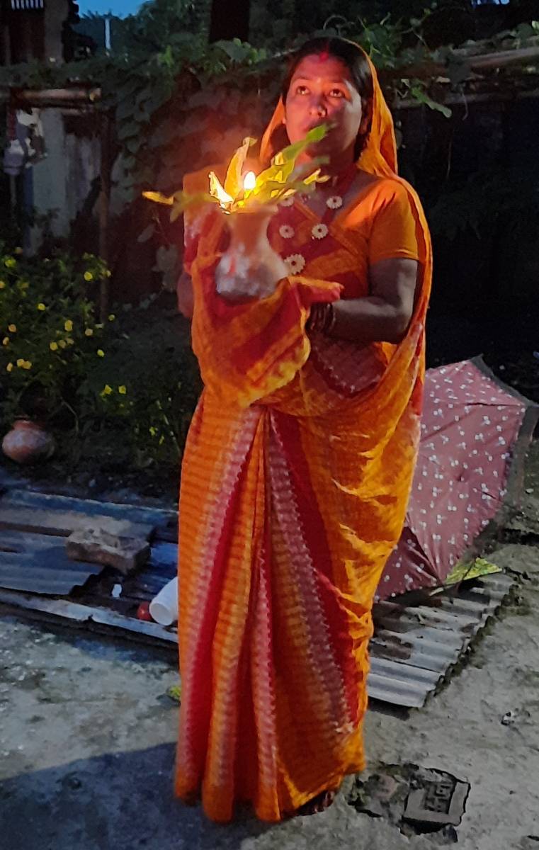 चन्द्रमालाई अर्ग दिई चौरचन पर्व समापन