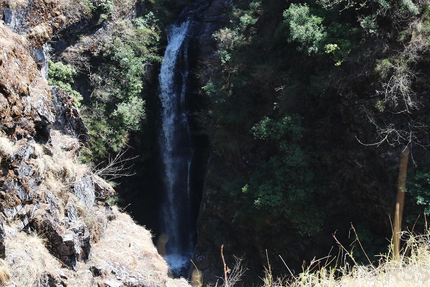 ओझेलमा दिदीबहिनी झरना
