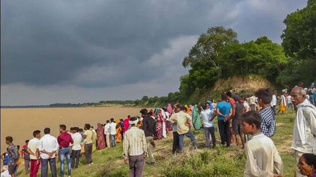 भारतको यमुना नदीमा डुंगा पल्टिँदा १७ बेपत्ता, तीनको शव फेला