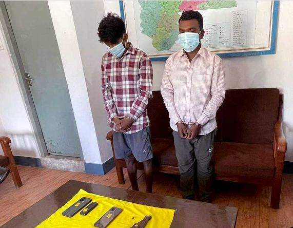 सडकमा हिँडिरहेका मानिसलाई गोली हान्ने २ जना पक्राउ