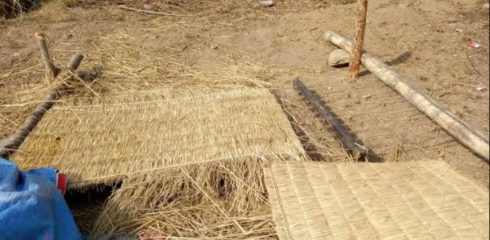 वडा कार्यलयका आगन्तुक देखि बैठक सम्म गुन्द्री र पिरामा नै