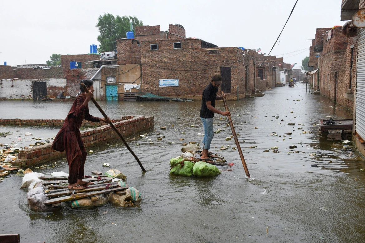 बाढी पहिरोबाट नौ सयको मृत्यु भएपछि पाकिस्तानमा राष्ट्रिय सङ्कट घोषणा