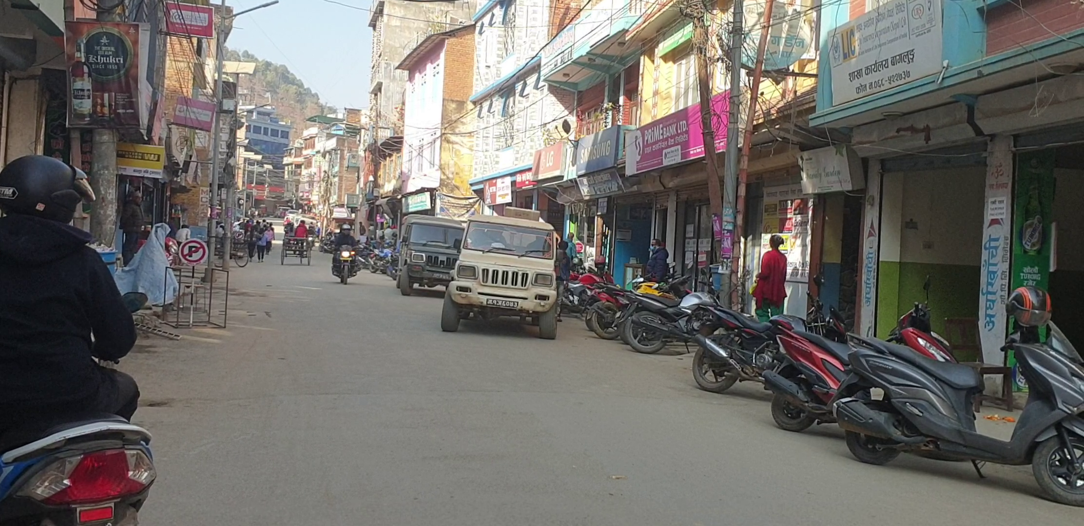जग्गा छ, पार्किङ सुविधा छैन