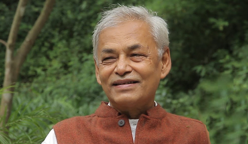 अस्पतालमा प्रदीप गिरीलाई भेटेपछि निधिले लेखे- ईश्वरीय चमत्कारका लागि प्रार्थना