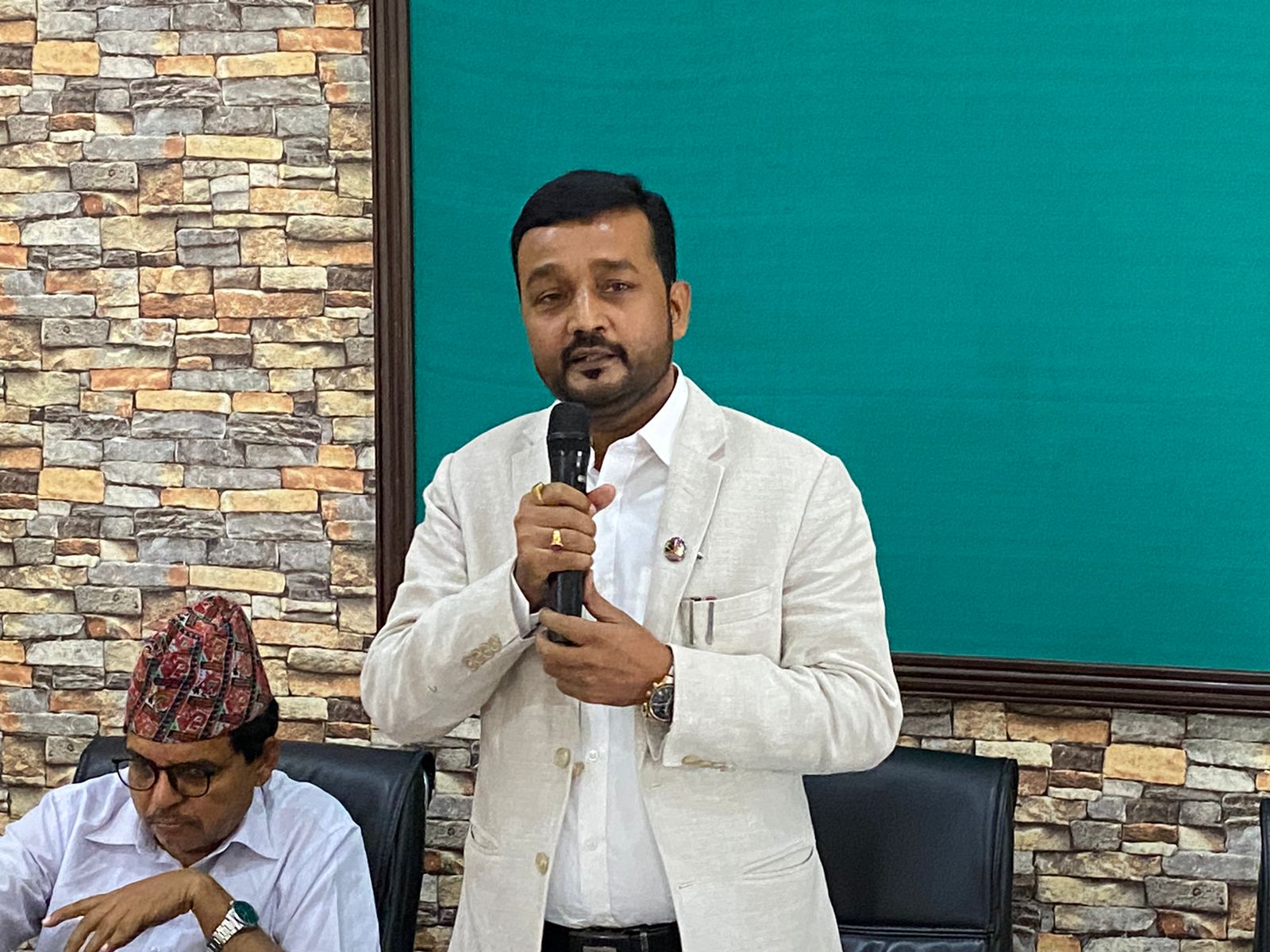 वनमा रोकिएका अरुण तेस्रोका फाइल अध्ययन गरेर कामका लागि अनुमति दिन्छौं : मन्त्री यादव