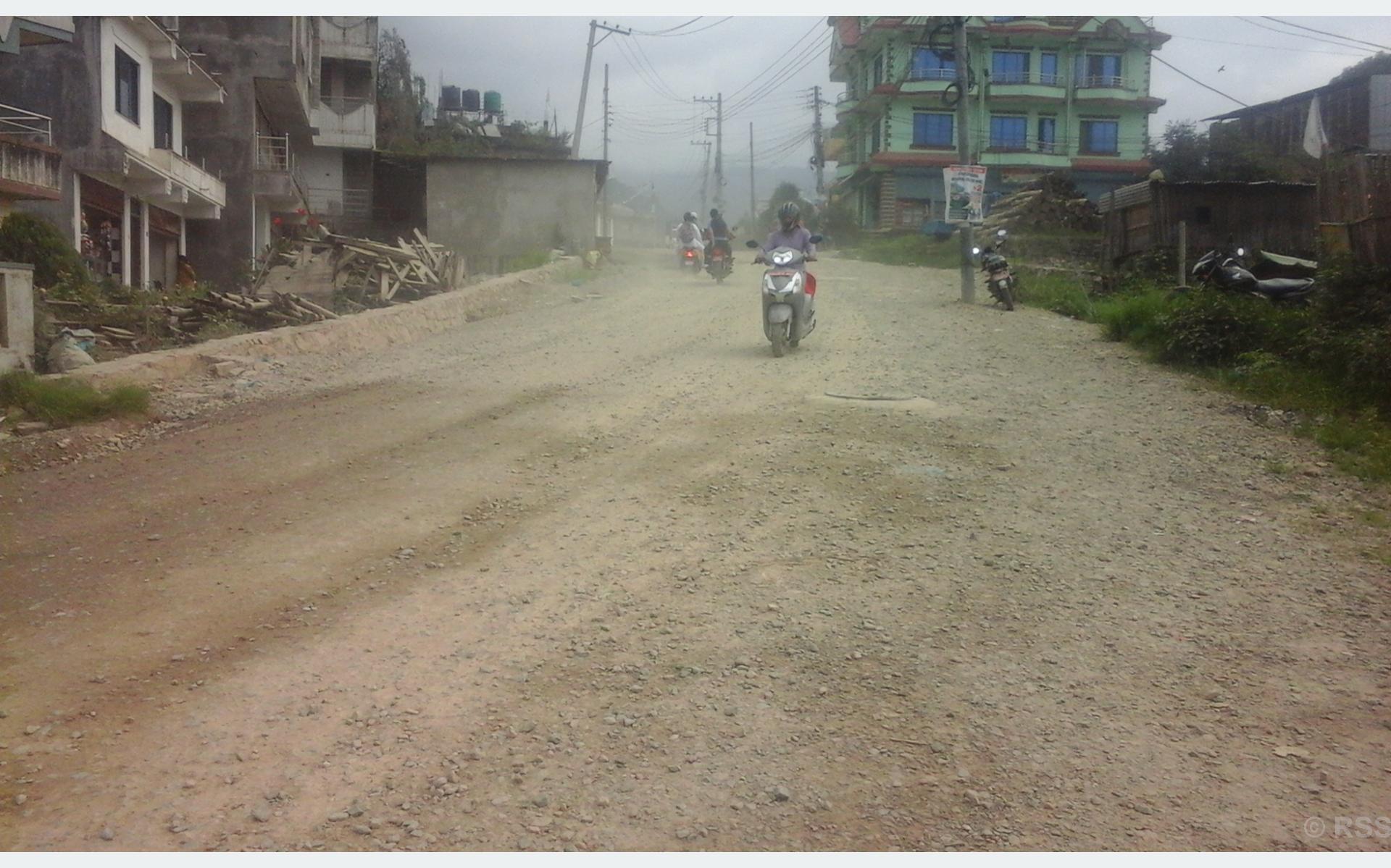 सात किमी सडक सात वर्षमा पनि कालोपत्र भएन