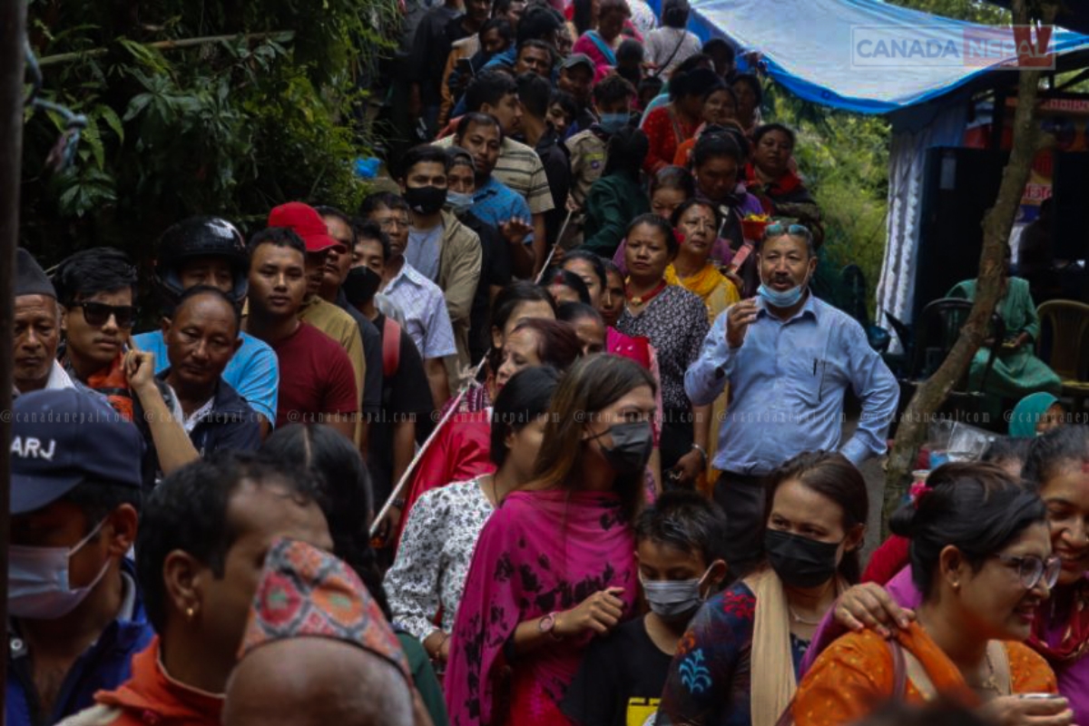 पोखरीमा नुहाएर मनाइयो कागेश्वरी मनहरा मेला (तस्वीरहरु)