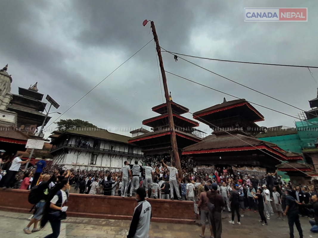 इन्द्रजात्रा शुरु,बसन्तपुरमा राखियो इन्द्रध्वजोत्थान (तस्वीरहरु)