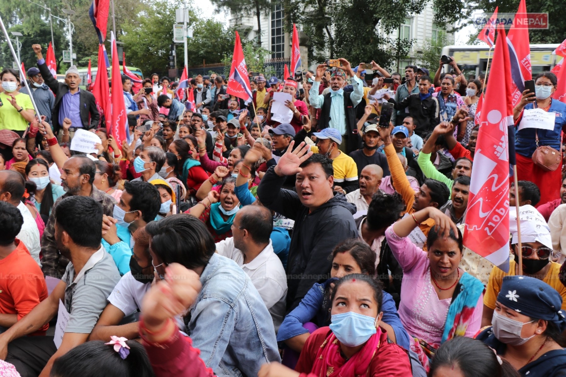 काठमाडौं महानगरपालिकाविरुद्ध फुटपाथ व्यापारीको घेराउ तथा प्रदर्शन (तस्वीरहरु)