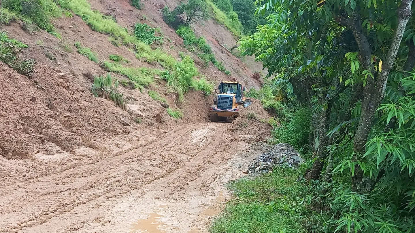 सन्धिखर्क गोरुसिंगे सडक अवरुद्ध