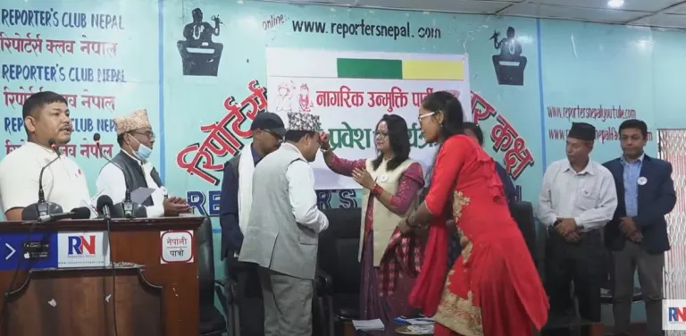 सुदूरपश्चिम प्रदेशसभा सदस्य रतन थापा नागरिक उन्मुक्ति पार्टीमा प्रवेश