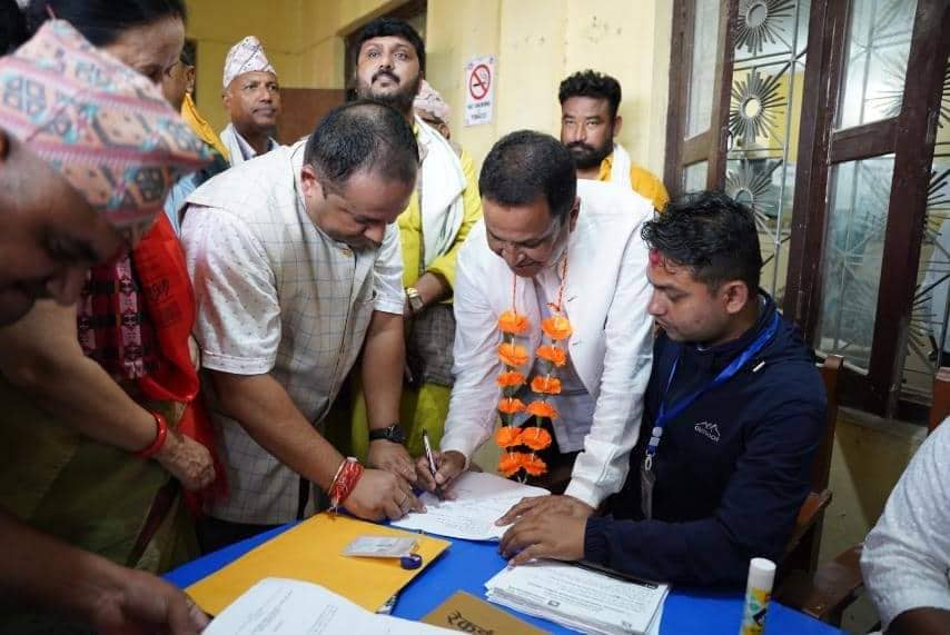 नवलपरासी–१बाट विनोद चौधरीले गराए उम्मेदवारी दर्ता