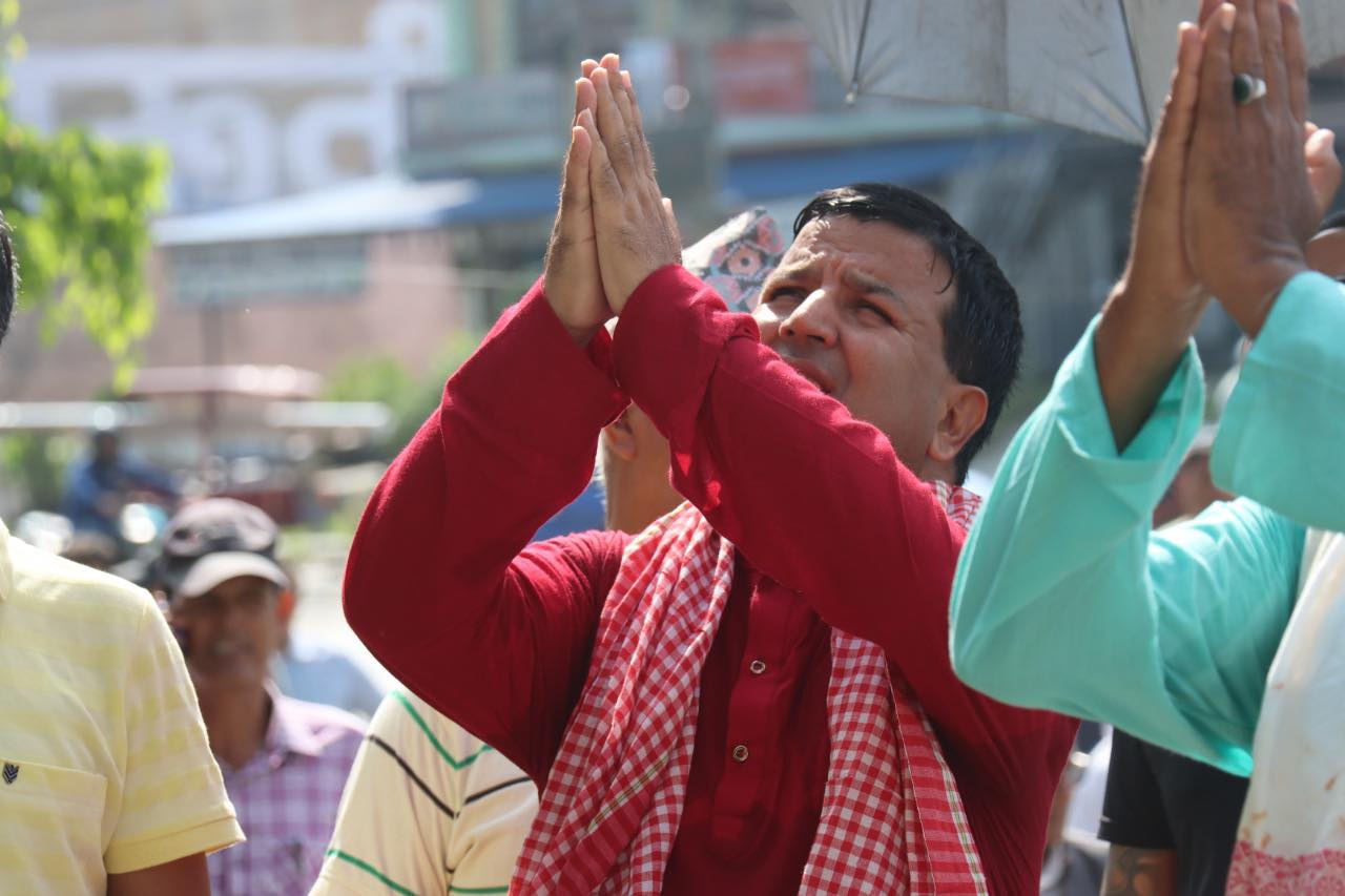 डा सुनिल शर्माले सुरु गरे घरदैलो अभियान
