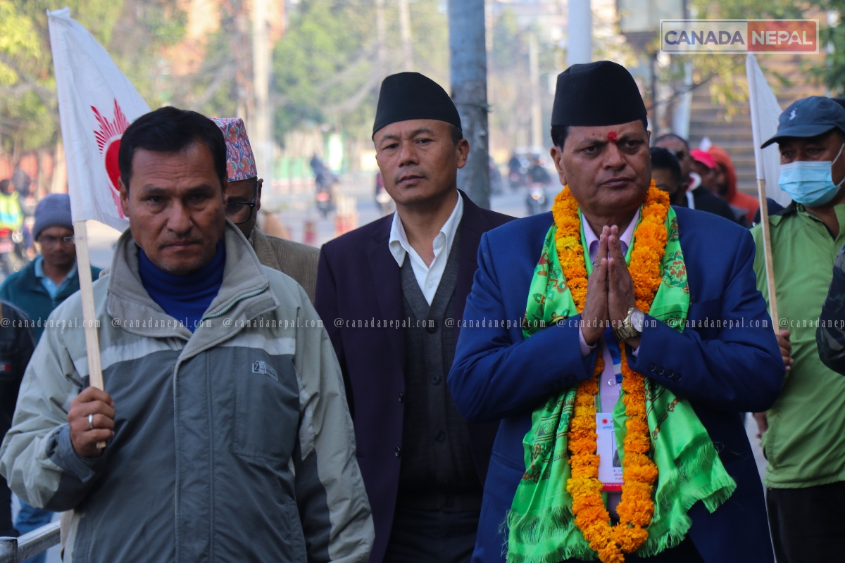 जनताको घरदैलोमा एमालेका उम्मेदवार रामप्रसाद अमगाईं