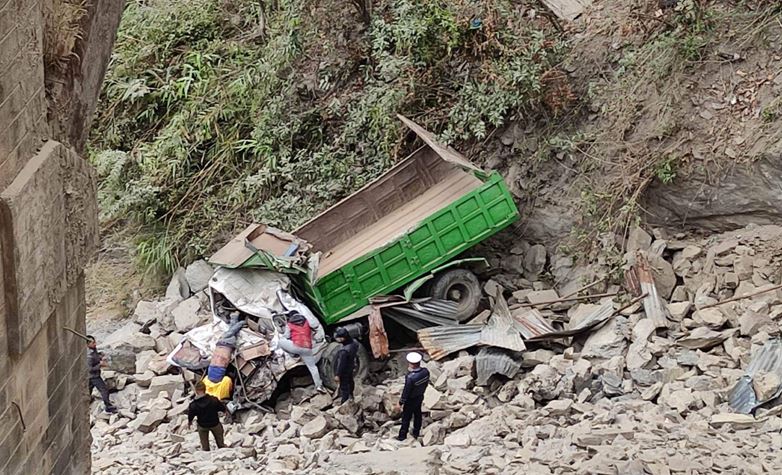 पुलबाट ट्रक खस्दा एकको मृत्यु