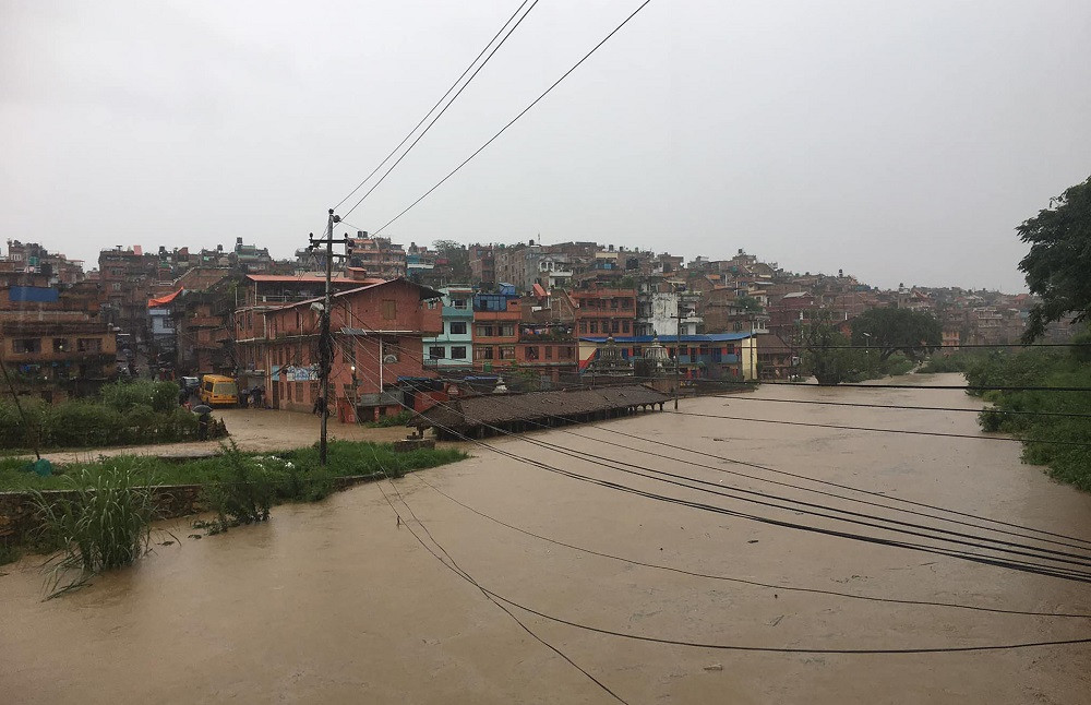 लगातारको झरीले काठमाडौं उपत्यकाका सबै नदी, खोलामा बाढी