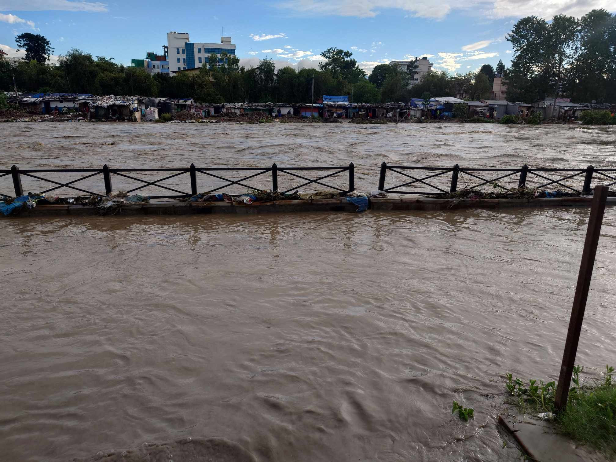 ललितपुरमा बाढी : विभिन्न स्थानबाट २४ जनाको उद्धार