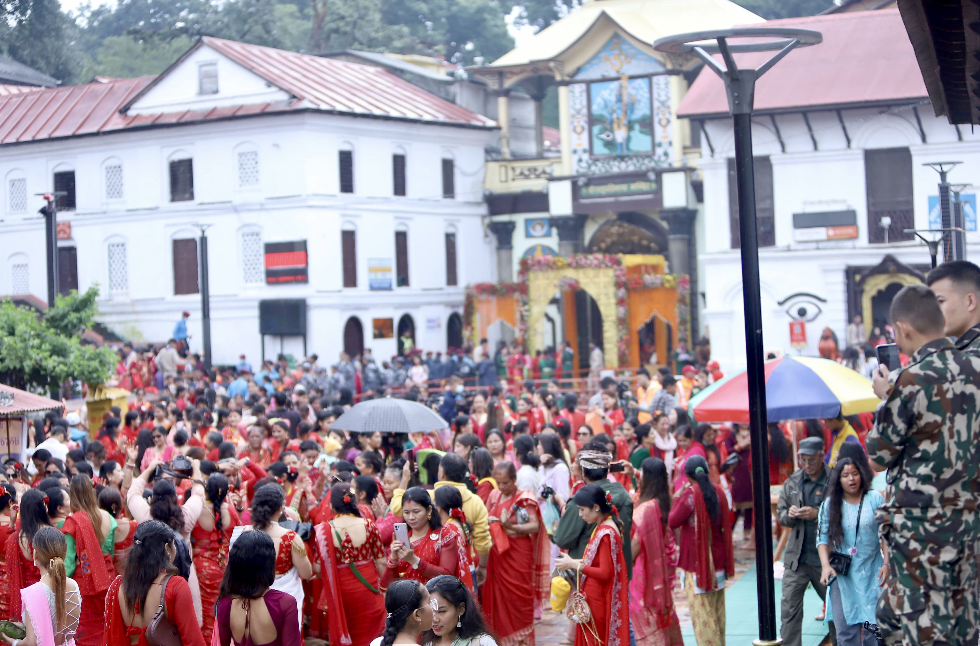 हरितालिका तीज : पशुपतिनाथलगायत देशभरका शिवालयमा बिहानैदेखि भीड