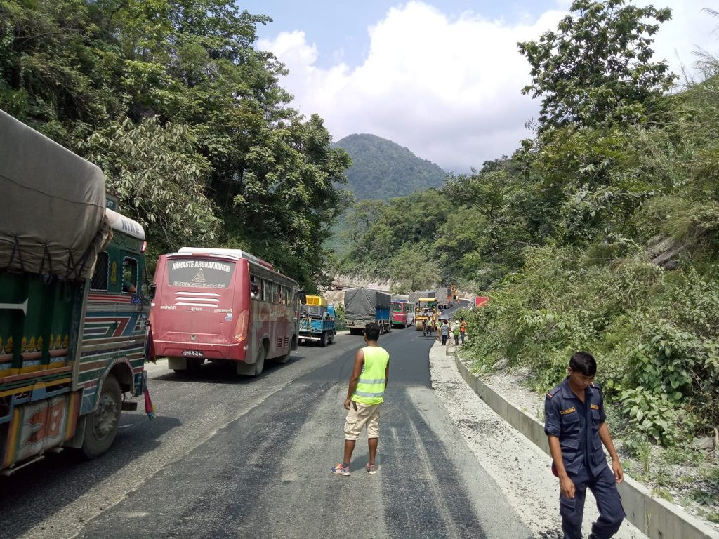 नारायणगढ–मुग्लिन सडक दुईतर्फी सञ्चालनमा