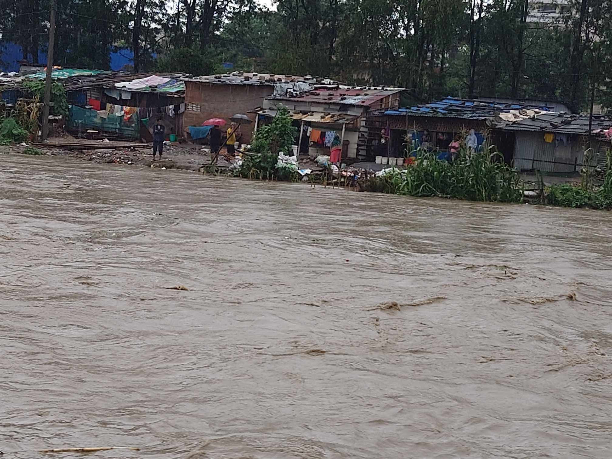 बागमतीको बाढीले जोखिममा थापाथलीको सुकुम्बासी बस्ती, बगाउला भन्ने त्रासमा अवलोकन