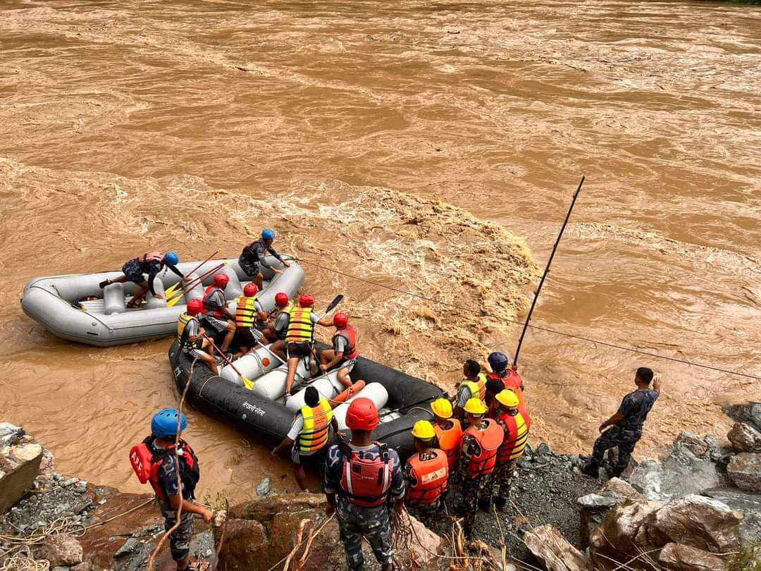 त्रिशूलीमा दुई बस बेपत्ता घटना : बिहानैदेखि खोजी सुरु