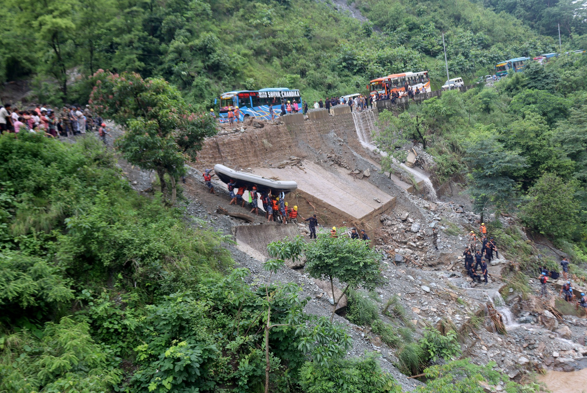 त्रिशूलीमा बेपत्ता दुवै बसमा सवार यात्रुको पहिचान खुल्यो (नामसहित )