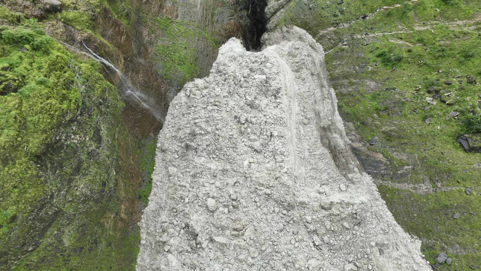 मुस्ताङमा हिमपहिरोले थुनिएको खोला बग्न थाल्यो, तटीय क्षेत्रमा सतर्कता अपनाउन आग्रह